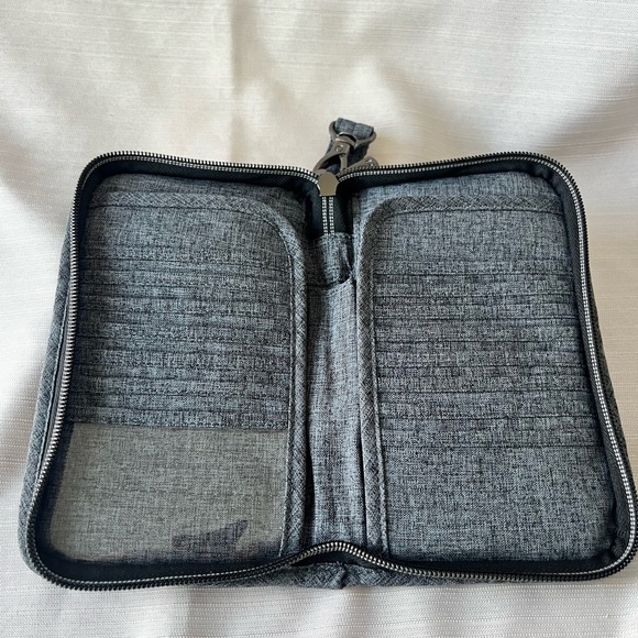 Lug mini puddle jumper and tandem wallet - Picture 7 of 8